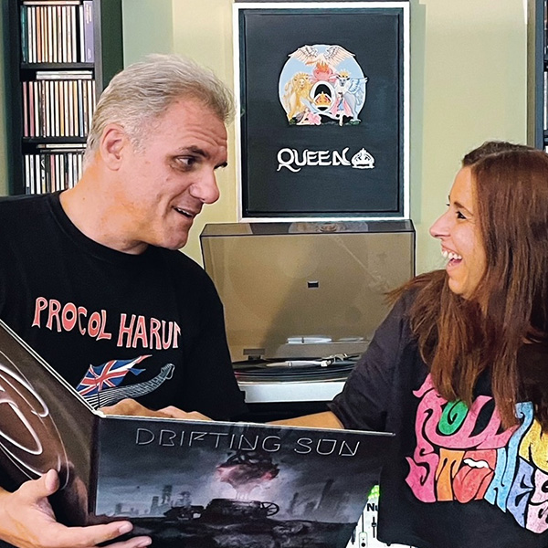 George & Nihal0 (0)
                    Host of: 
                    Prog 'n Roll